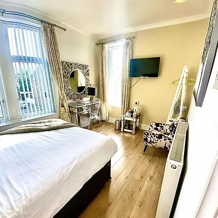 Highfield Pensión 4*