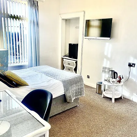 Highfield Guesthouse 4*