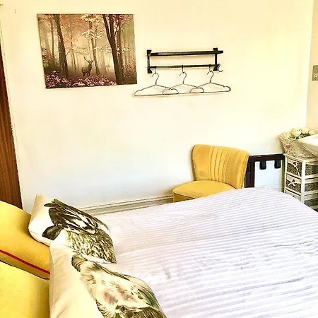 Highfield Guesthouse 4*