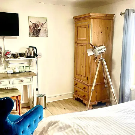 Highfield Guesthouse 4*